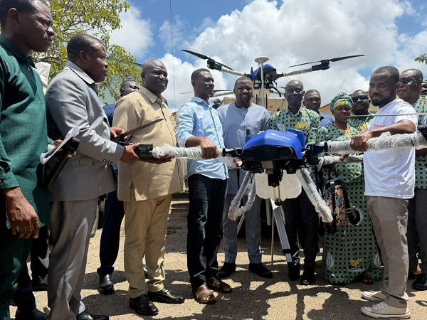 This Is A Good Start” – Peasant Farmers Commend MoFA For 40,000 Fertilizer Bags, Drones Donation